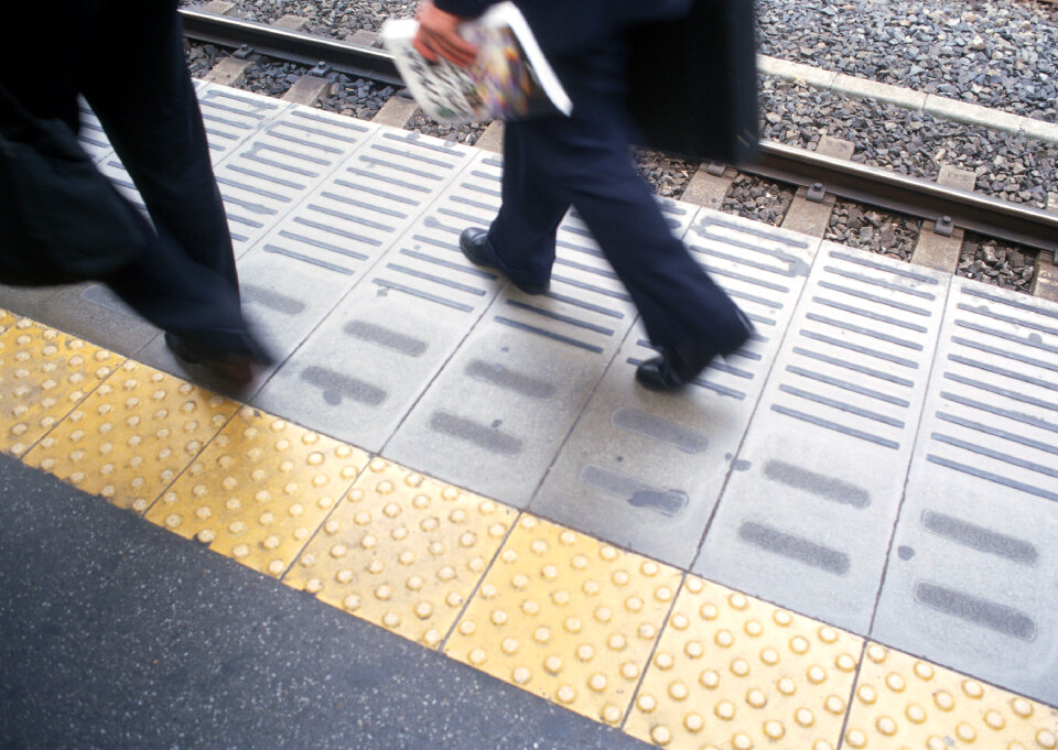 White-collars hurrying to work