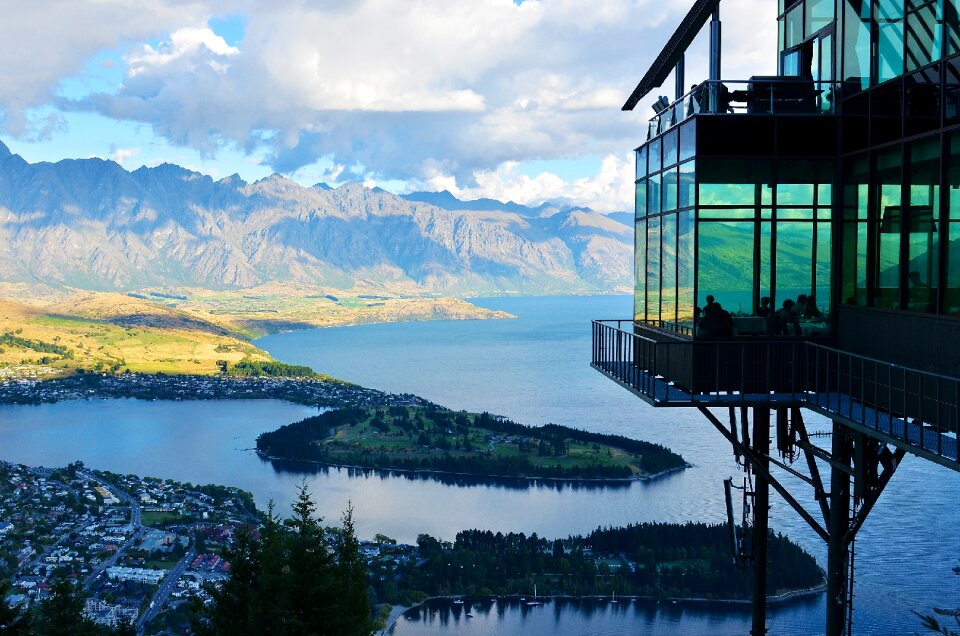Cityscape of queenstown with lake Wakatipu