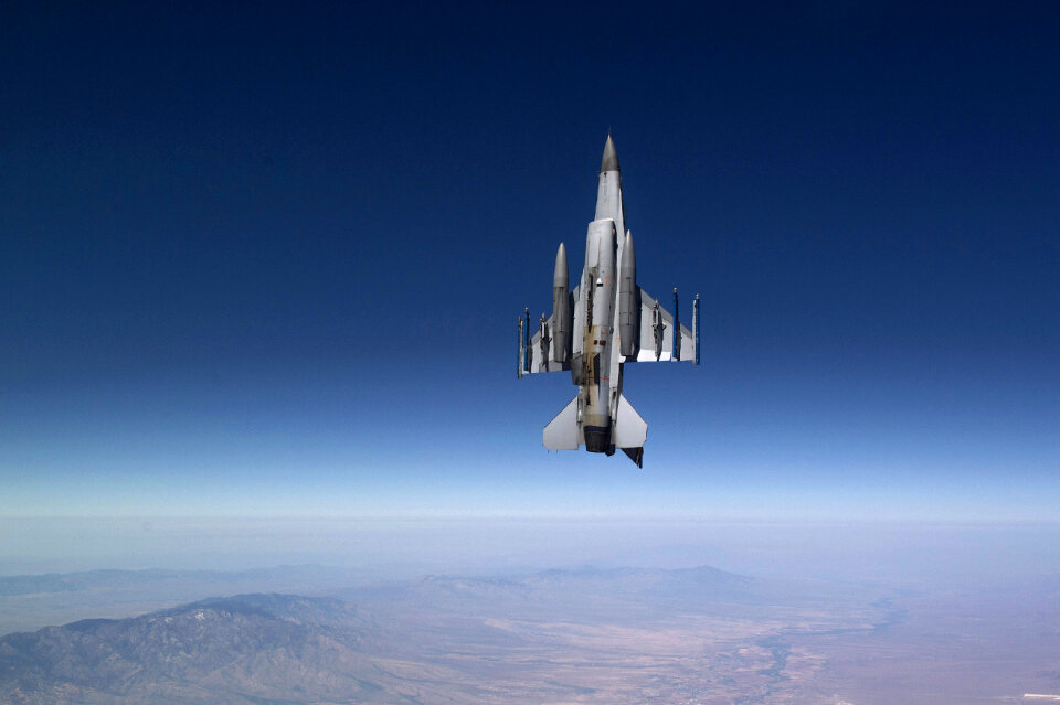 Air Force F-16 Fighting Falcon flies a training mission