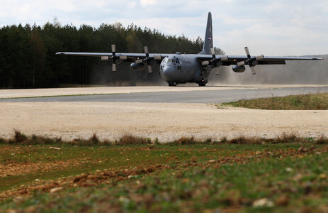 Air Force train for short takeoff photo