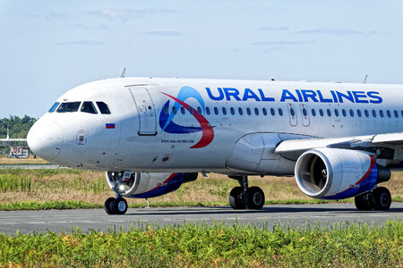 Ural Airlines Airbus A320 photo