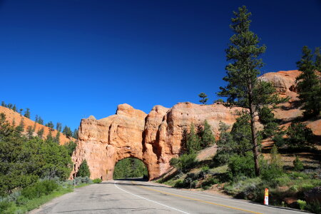 Red Arch road tunnel on the way to Bryce Canyon