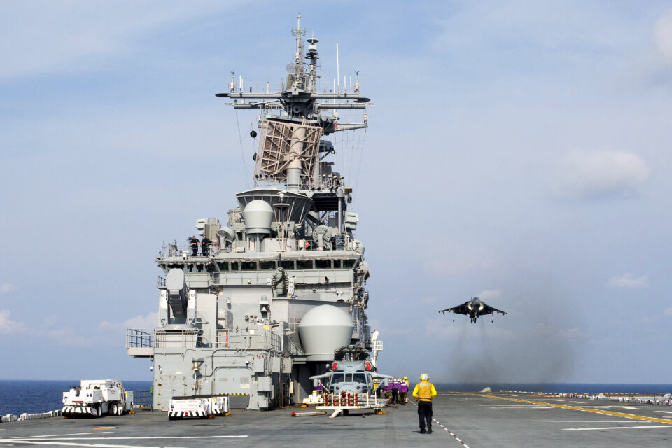 An AV-8B Harrier lands on the amphibious assault ship