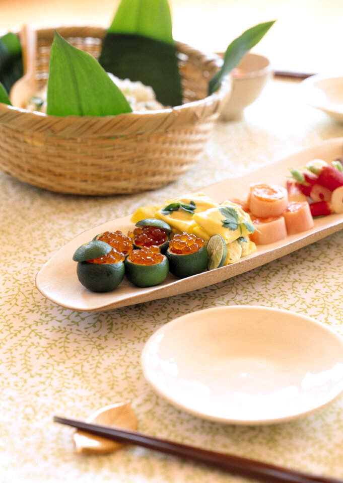 Caviare sashimi in the lime cup