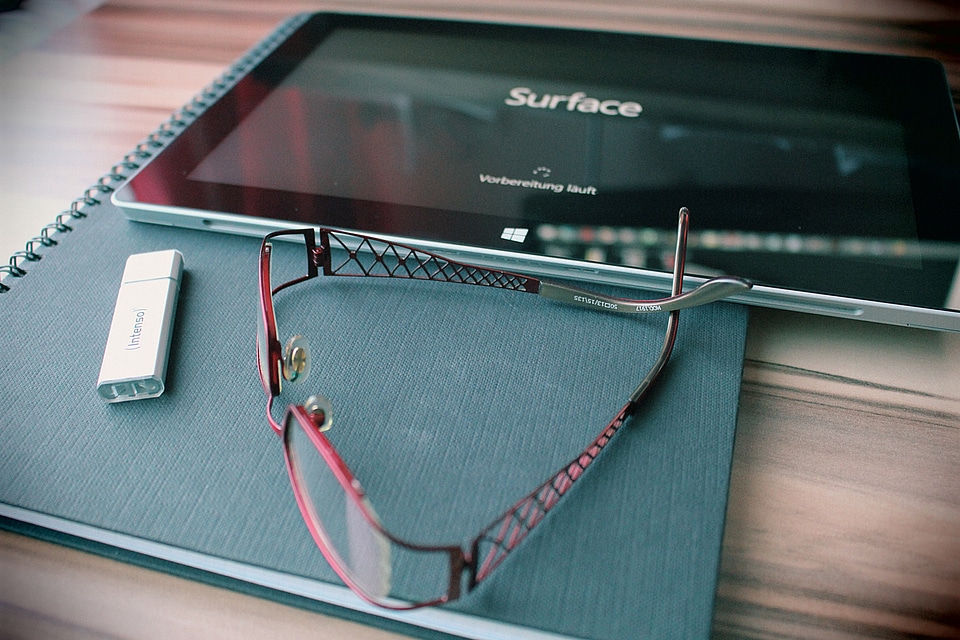 Tablet glasses memory stick