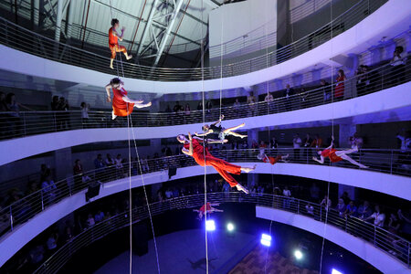 Bandaloop at National Art Gallery