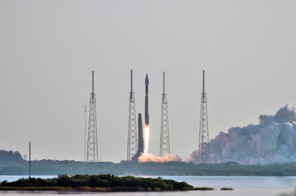 Mars Reconnaissance Orbiter Launches