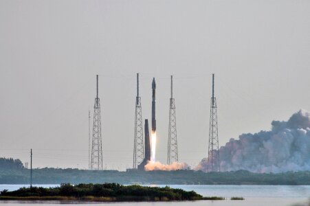 Mars Reconnaissance Orbiter Launches photo