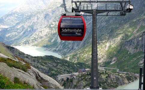 Cable car around azure waters of Gelmersee