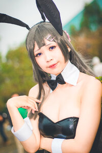 An unidentified Japanese anime cosplay pose