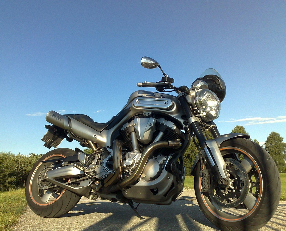 Yamaha mt-01 portrait outside
