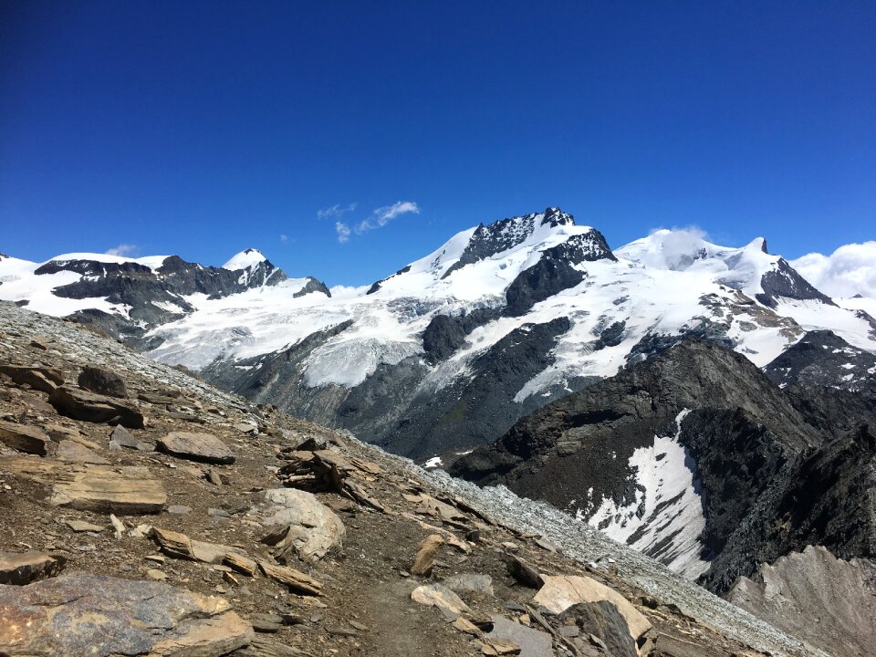 Hiking trail leading to the Oberrothorn photo