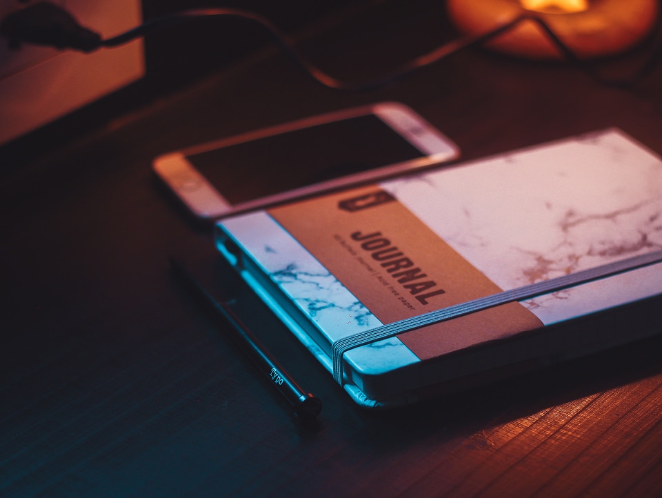 Journal iPhone Desk