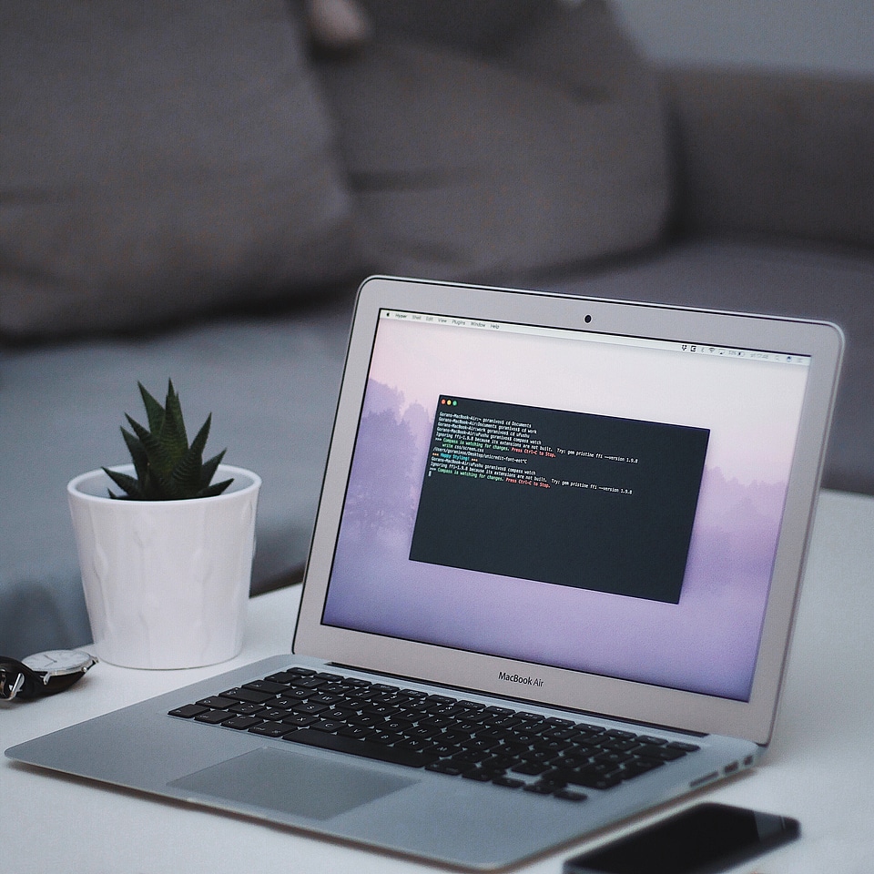 MacBook Air Code Minimal