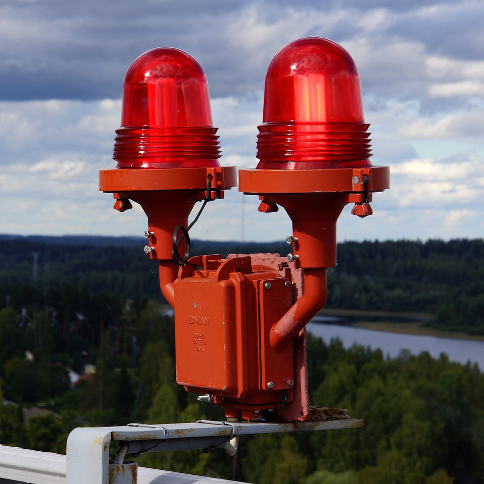 Red light attention light
