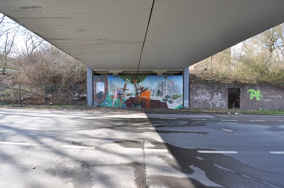 Graffiti below bridge in Essen