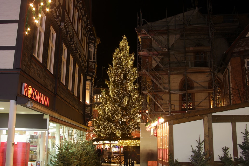 View onto the Christmas tree at Goslar’s market place