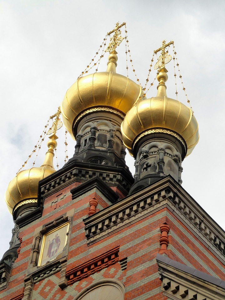Building structure spires