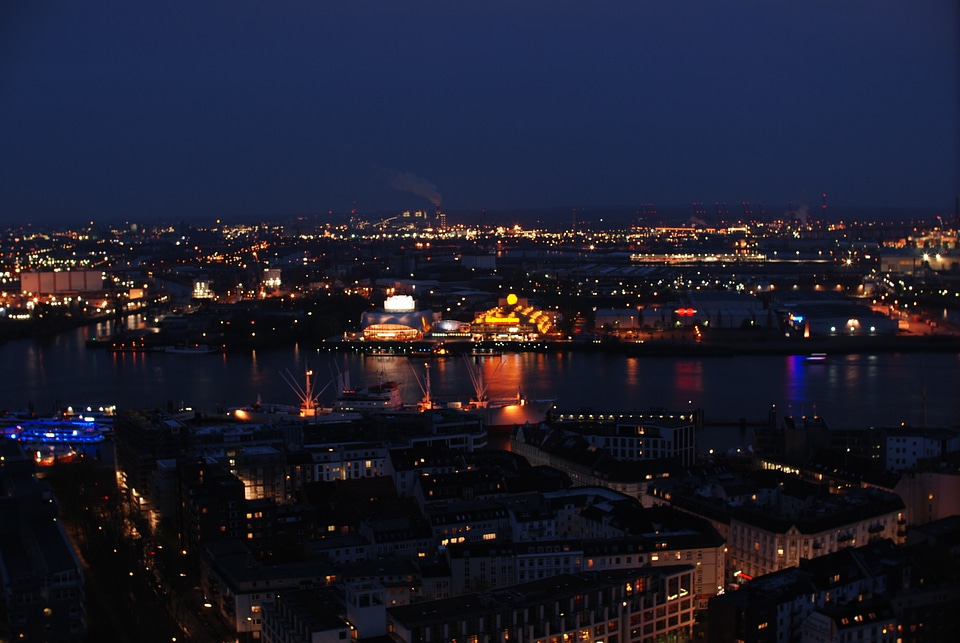 Hamburg’s haven at night