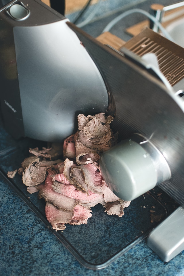 Cutting roastbeef