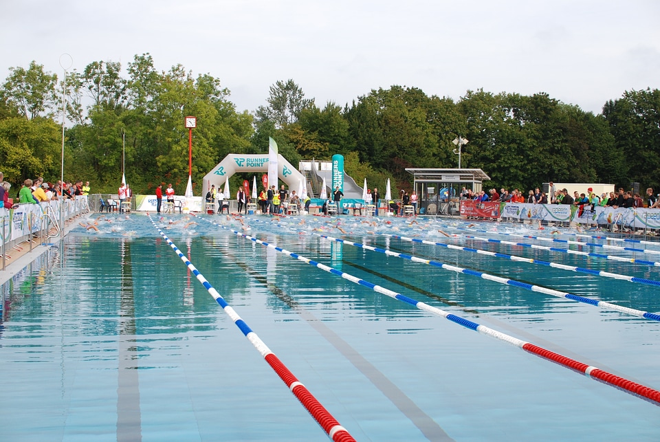 Simming pool just before the race starts