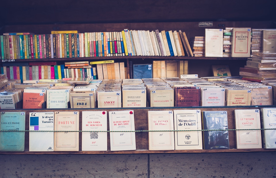 Bookseller's Box Outdoors