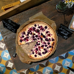 Curd cake with cherries