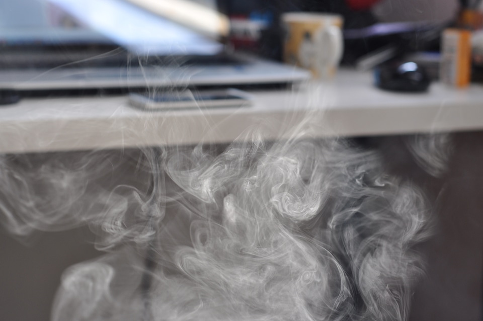 E-cig’s vapor in front of desk