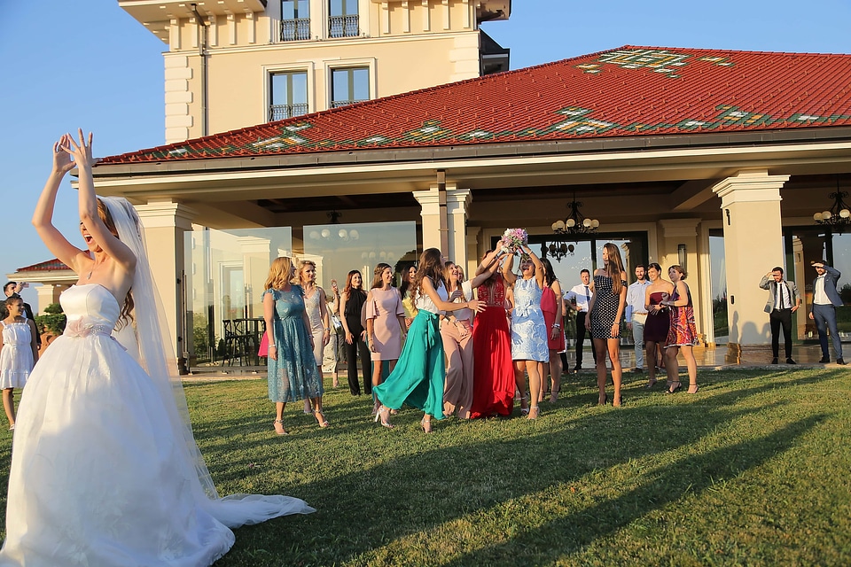 Crowd girlfriend wedding bouquet