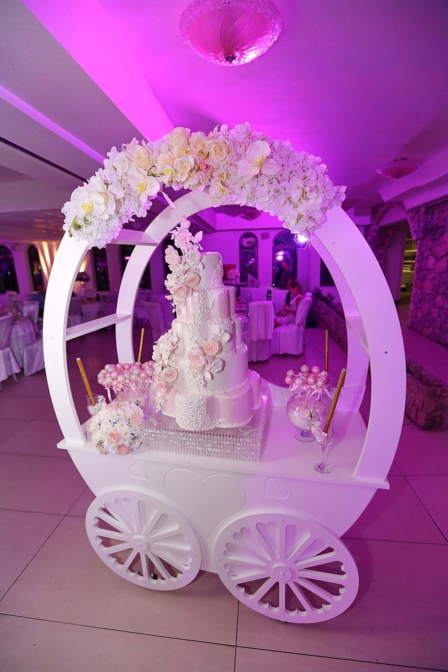Wedding fancy wedding cake
