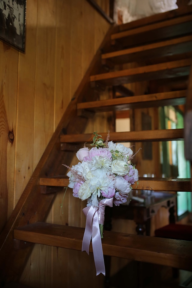 Staircase wooden wedding bouquet