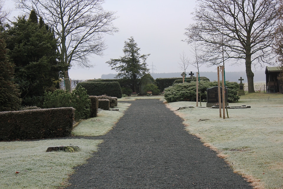 Primary way on small German graveyard