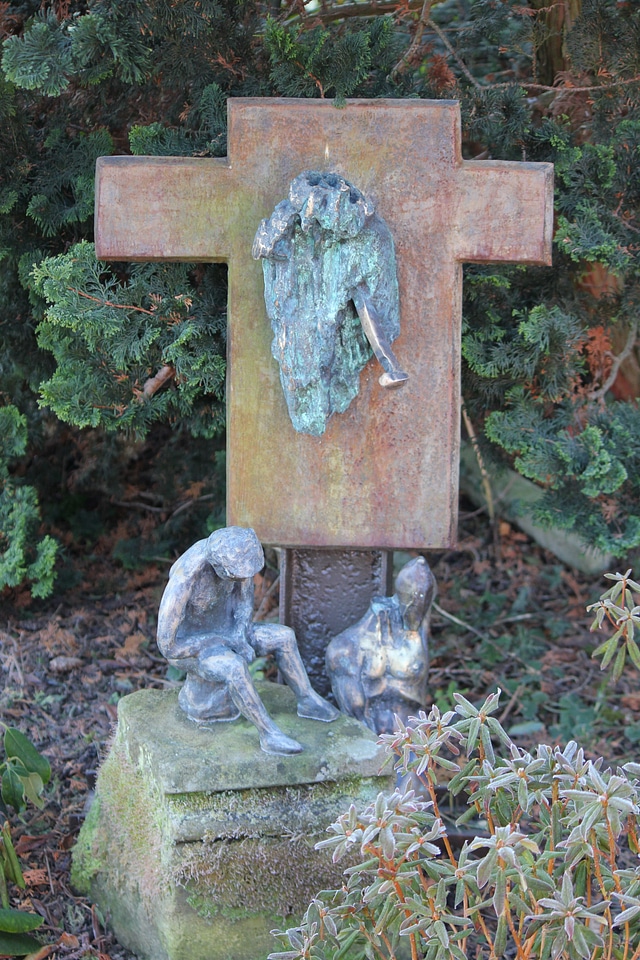 Mournful art in grandpa’s garden
