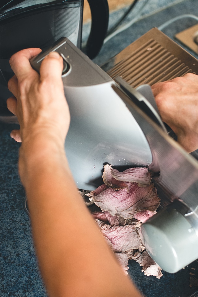 Cutting roastbeef
