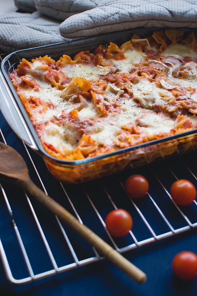 Baked pasta with tomatoes and cheese