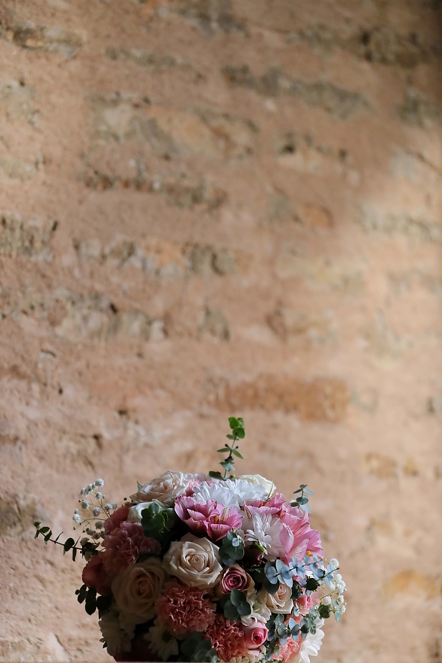 Bricks wall bouquet