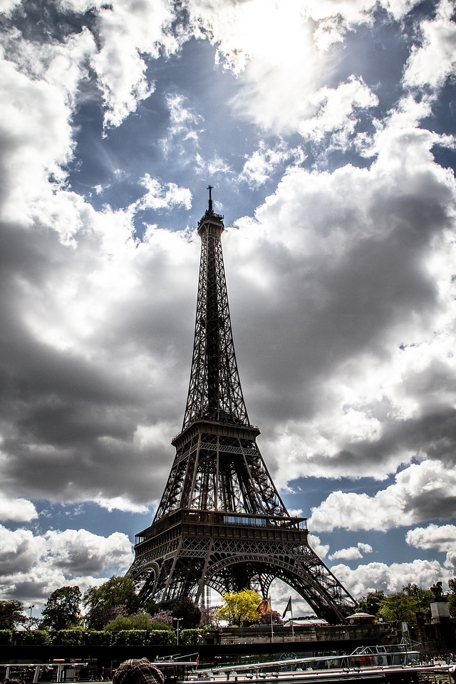 French symbol building