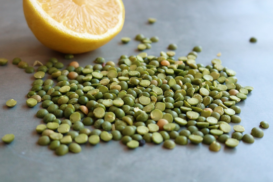 Dried green pea halves