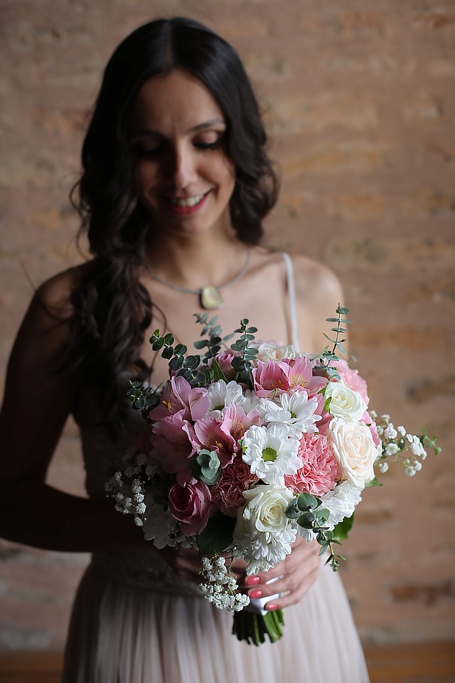 Bouquet brunette pretty girl