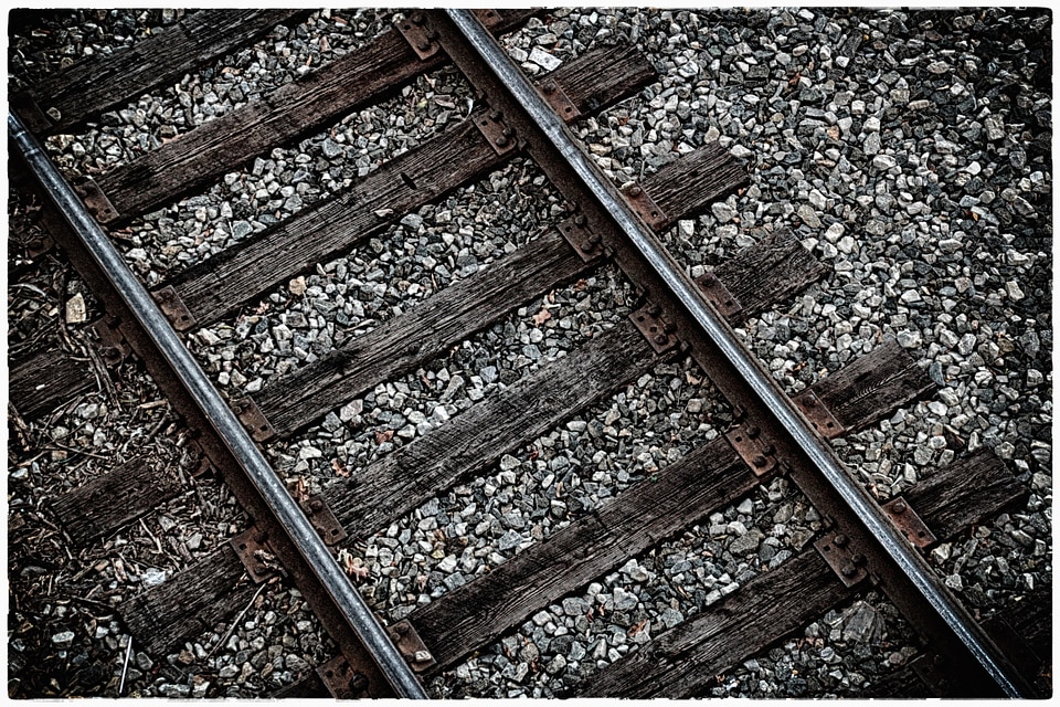 Tracks train travel