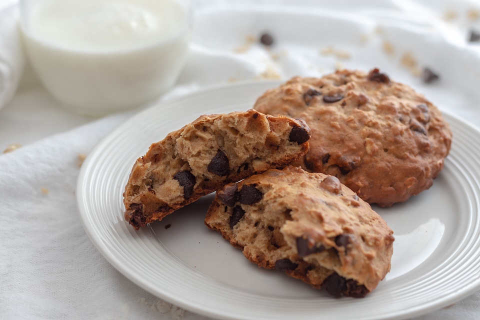 Banana oat chocolate cookies
