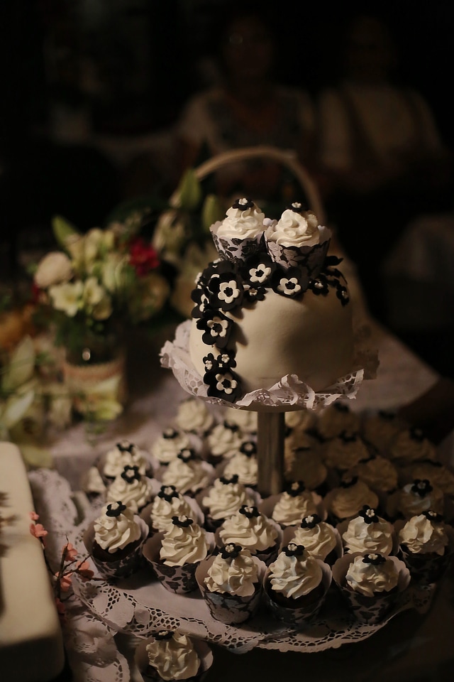 Wedding Cake black and white decoration