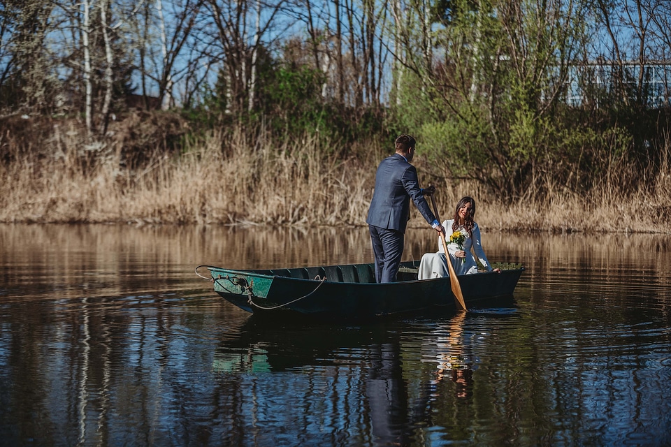 Groom bride gondola