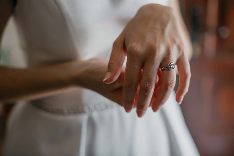 Diamond ring hands