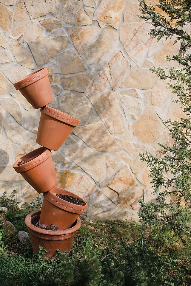Vertical ceramics flowerpot