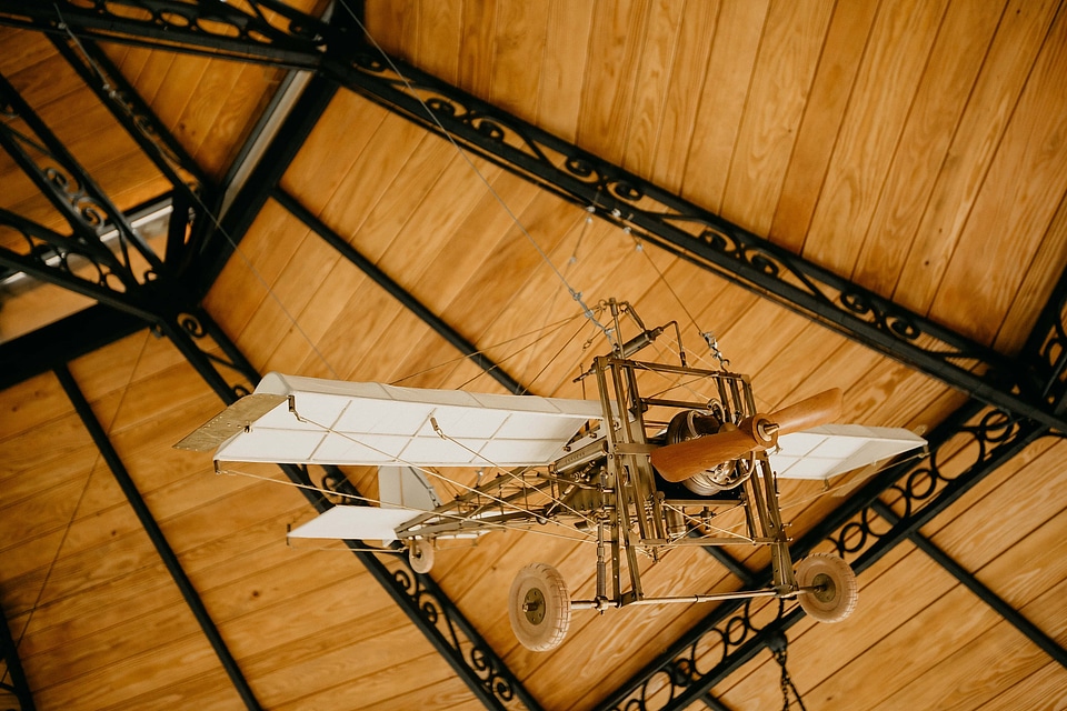 Biplane propeller aircraft engine