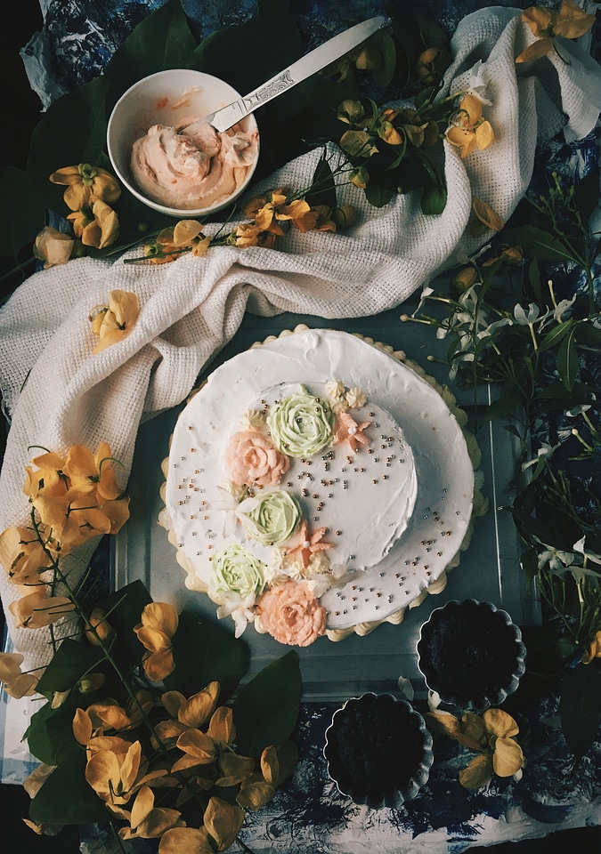 Vanilla cake with frosting