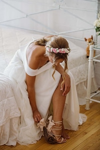 Bedroom bed bride photo