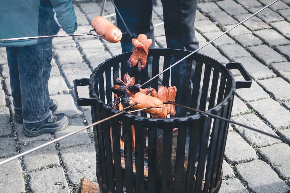 Roasting sausages outside