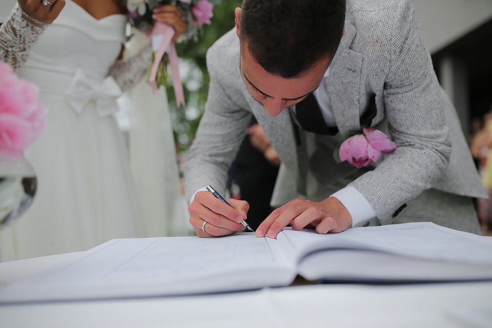 Groom signature document